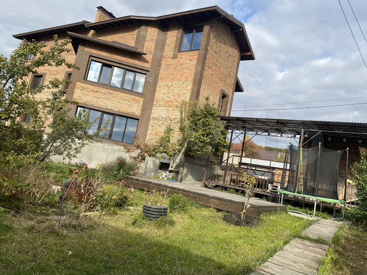 Дом 260 м² на участке 8 сот.