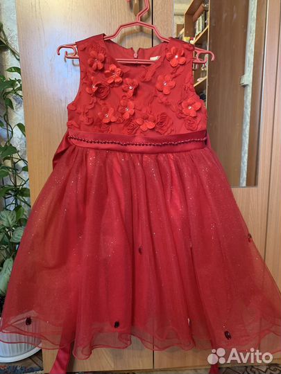 Нарядное платье 116-122р