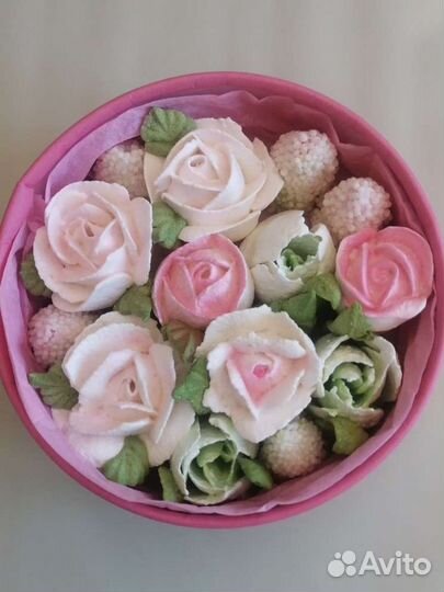 Букет зефирных цветов в коробке