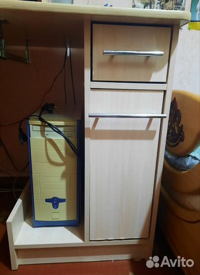 Компьютерный стол