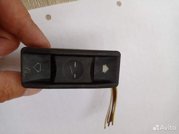 Клавиша управления люком