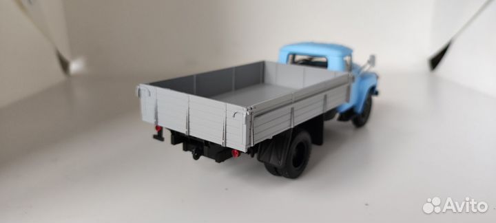 1:43 ЗИЛ-130 бортовой. Аист