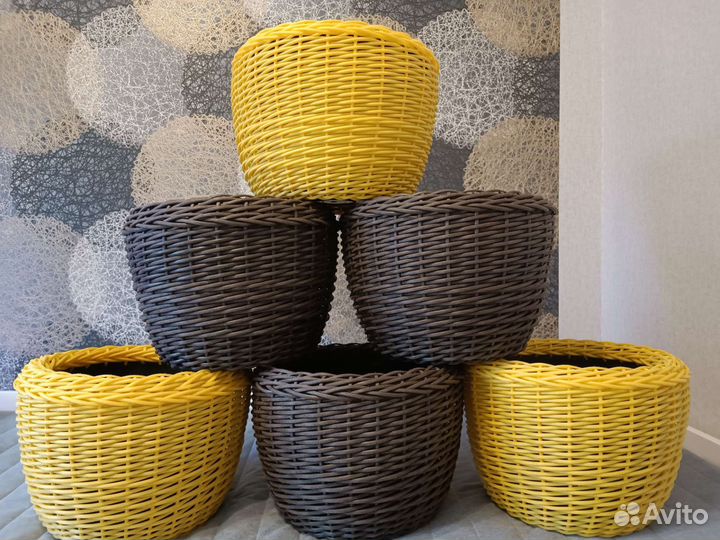 Кашпо из искусственного ротанга