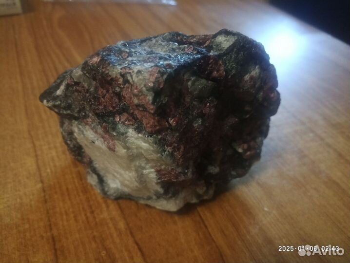 Эвдиалит или Саамская кровь