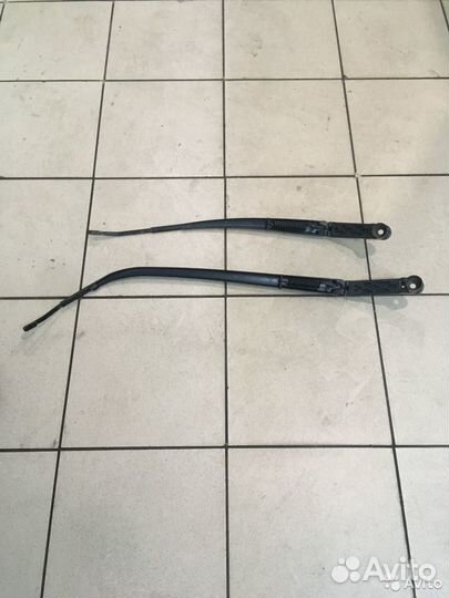 Поводок дворника правый Mazda сх7