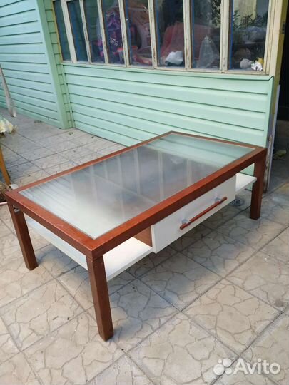 Журнальный столик