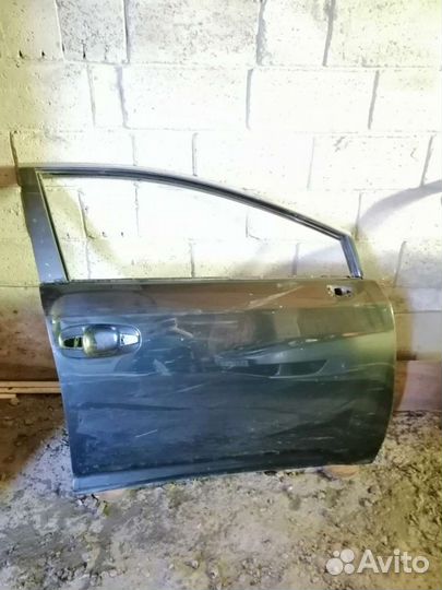 Дверь Toyota avensis