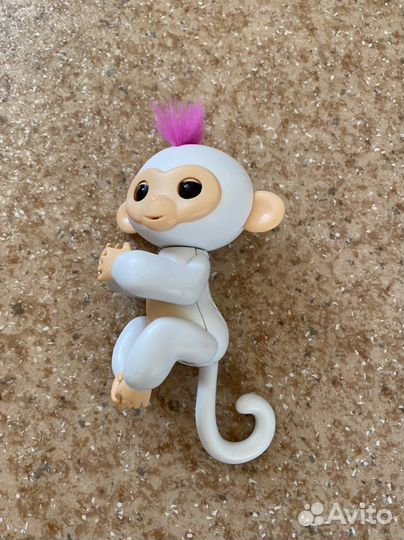 Умная обезьянка Fingerlings Baby Monkey