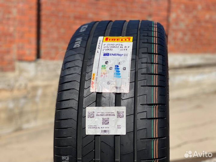 Pirelli P Zero PZ4 275/40 R22 и 315/35 R22 111Y