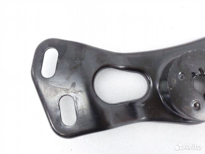 Кронштейн подрамника передний левый Hyundai Sonata