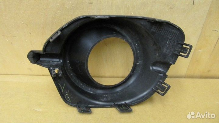 Решётка в бампер правая Mitsubishi Pajero Sport (K