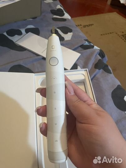 Электрическая зубная щетка