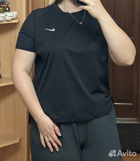 Футболка женская Nike