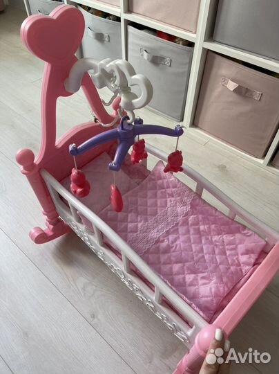 Кровать и коляска для кукол