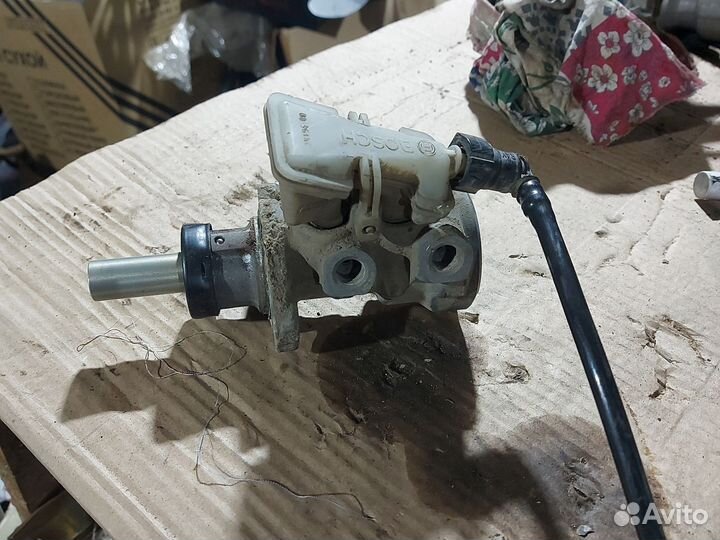 Главный тормозной цилиндр Ford Focus 1