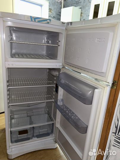 Холодильник б/у indesit no frost