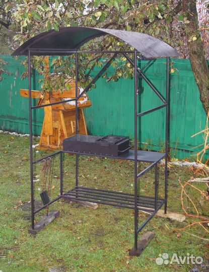 Мангал с крышей