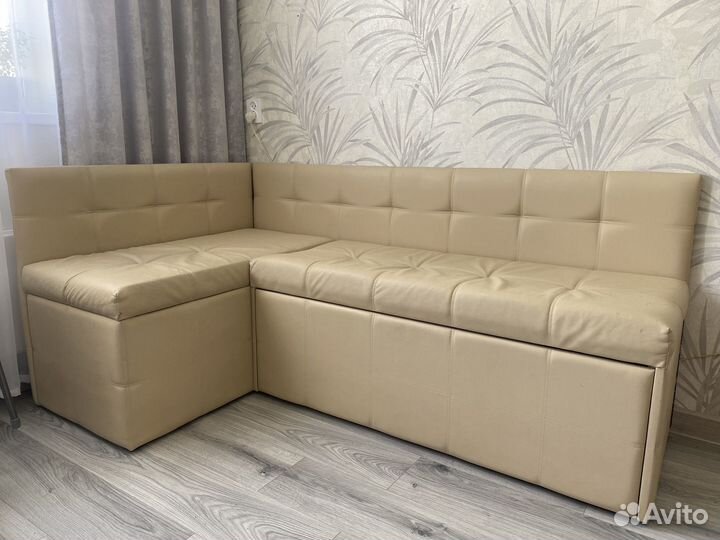 Кухонный угловой диван со спальным местом