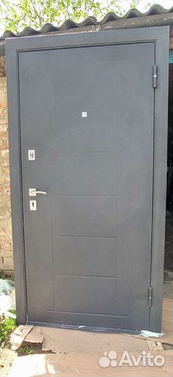 Дверь входная, утепленная, тяжёлая. левые и правые