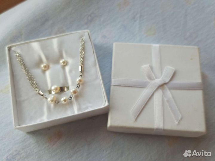 Комплект бижутерии колье серьги-гвоздики кольцо