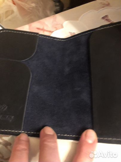 Кожаная обложка для паспорта в упаковке