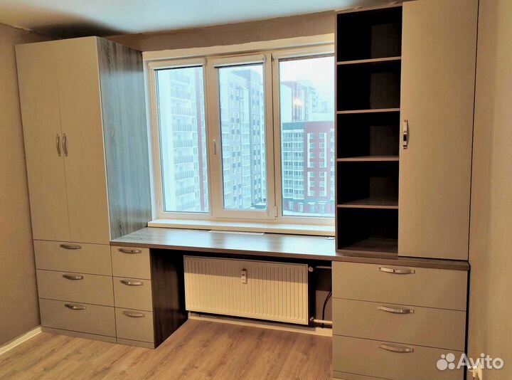 Рабочая зона в углу у окна