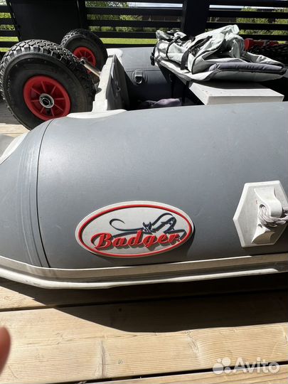 Лодка badger