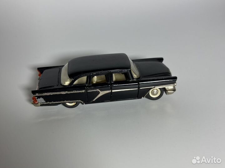 Модель автомобиля Чайка газ 13