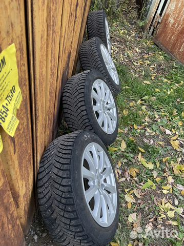 Michelin X-Ice North 4 215/55 R17