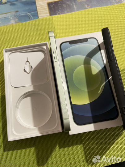 iPhone 12, 64 ГБ