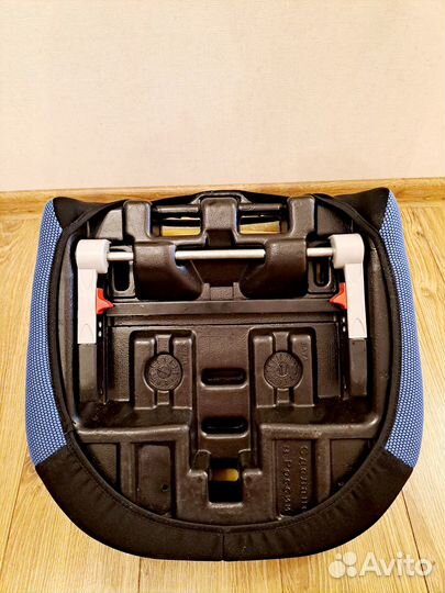 Бустер с креплением изофикс