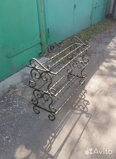 Кованая обувница трехярусная