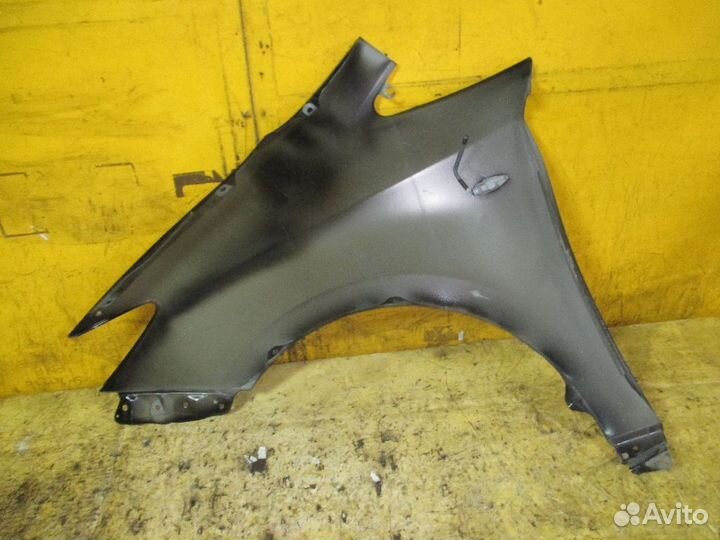 Крыло переднее 53811-68040 на Toyota Wish ZGE20G