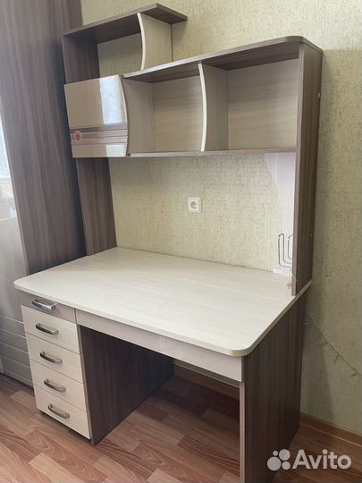 Письменный стол