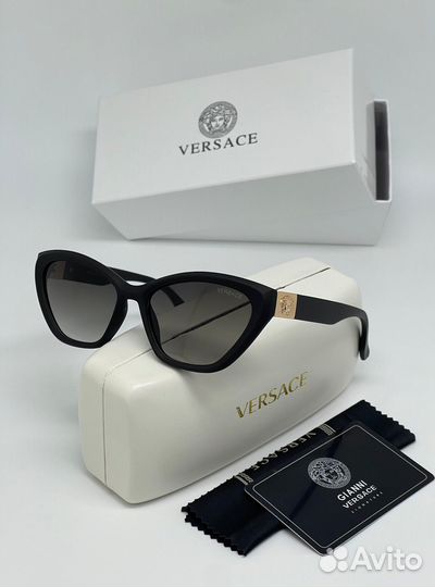 Солнцезащитные очки Versace