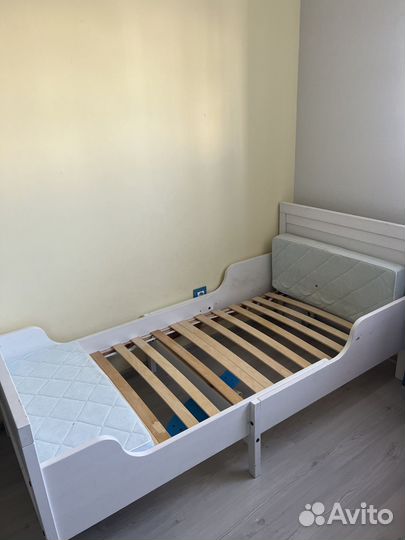 Раздвижная кровать IKEA с матрасом для детей