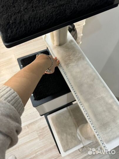 Стильный домик для кошки с когтеточкой