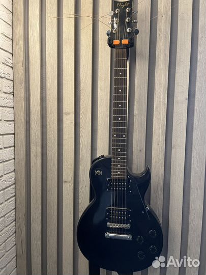 Электрогитара с комбоусилителем и аксессуарами