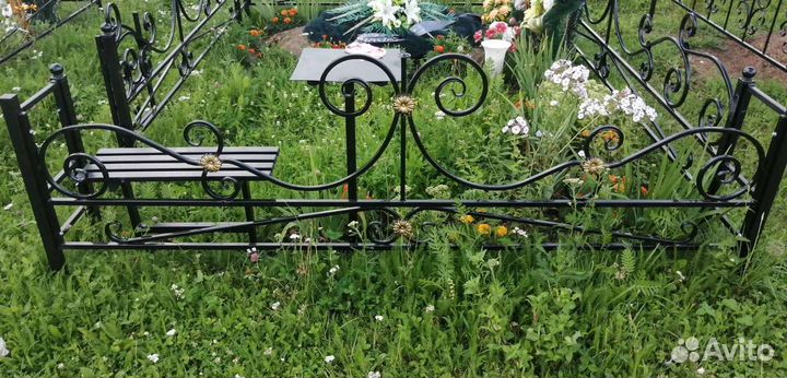 Ограды на кладбище