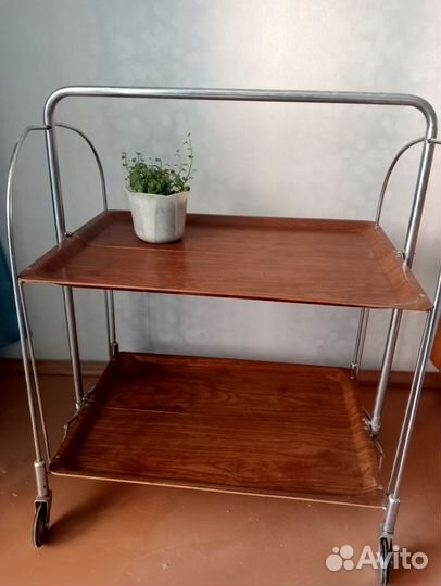 Сервировочный столик