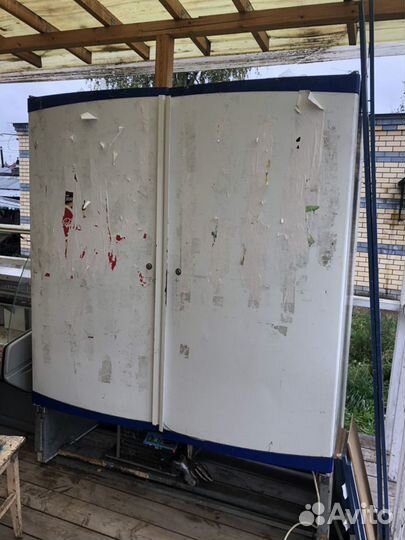 Холодильный шкаф