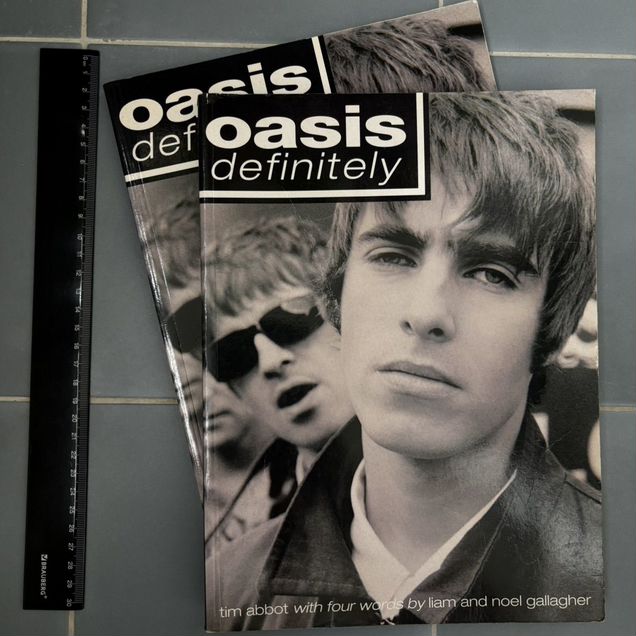 Книга Тим Эбботт - «Oasis Definitely», 1996г