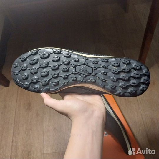 Футбольные бутсы adidas predator