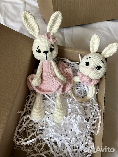Набор Вязаная игрушка и погремушка зайка/мишка