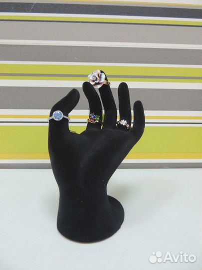 Рука велюровая для колец и браслетов