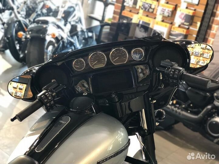 Harley-Davidson Street Glide 114 2019 серый