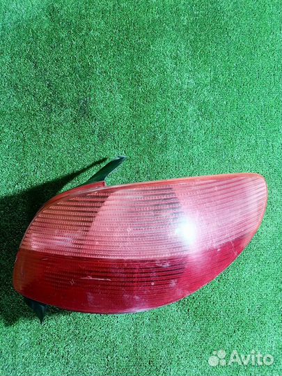 Фонарь задний правый Peugeot 206