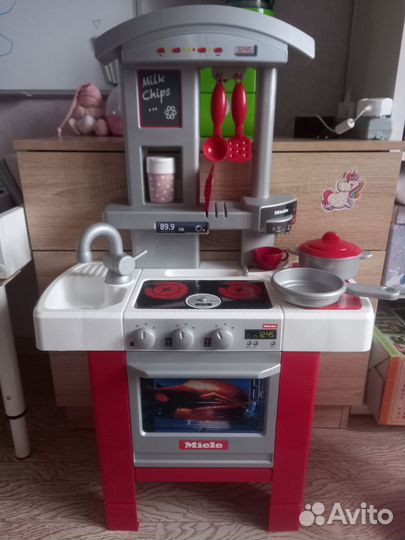 Кухня и набор маленькой помощницы