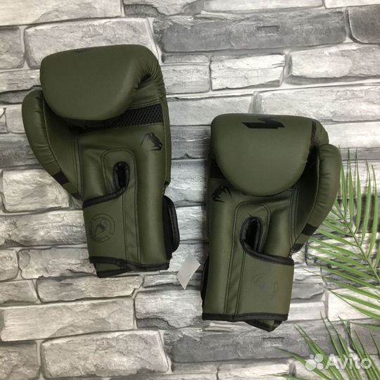 Боксерские перчатки Venum