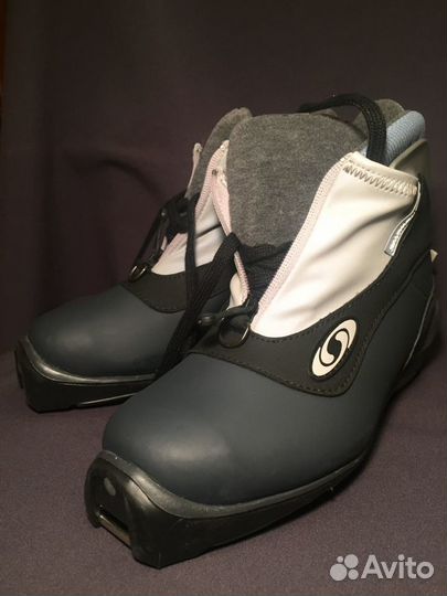 Новые Salomon лыжные ботинки р.37